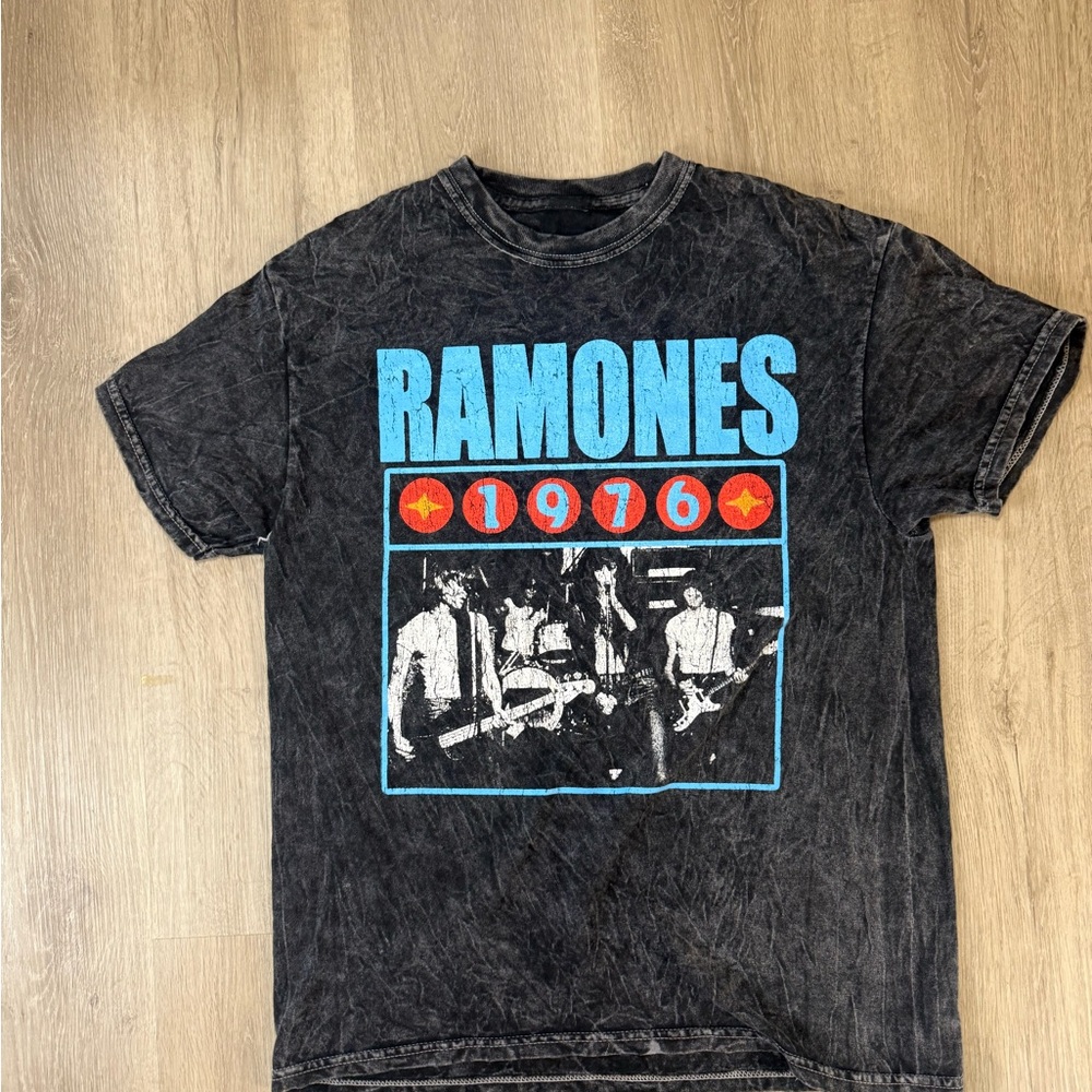 Ramones 1976 Tour Graphic Tee – Black Acid Wash – Size Medium Men’s